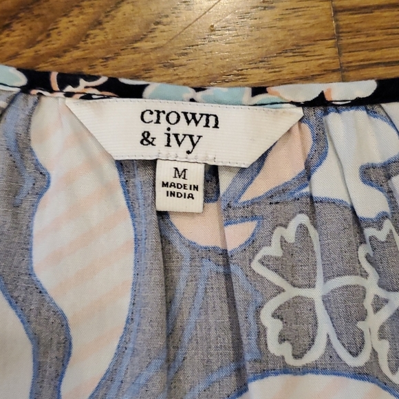 Womens Crown & Ivy navy floral top size M - Picture 4 of 6